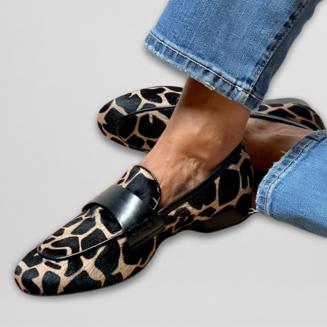 Samantha |Fashionable Moccasins with Giraffe Print