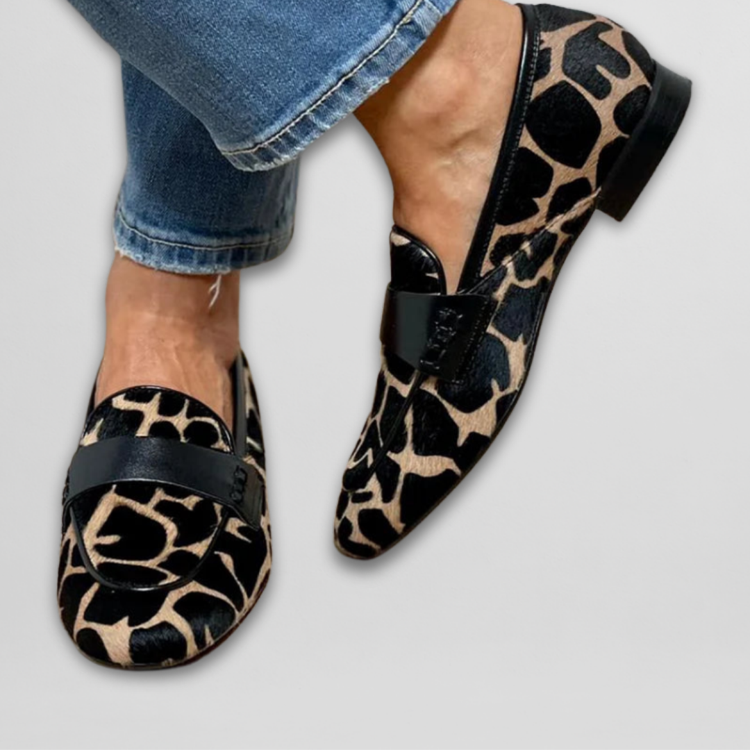 Samantha |Fashionable Moccasins with Giraffe Print